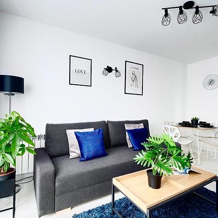 Ferienwohnung Warsaw Inside Solec With Private Parking Exterior foto