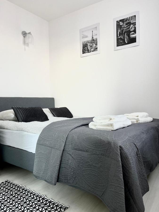 Ferienwohnung Warsaw Inside Solec With Private Parking Exterior foto