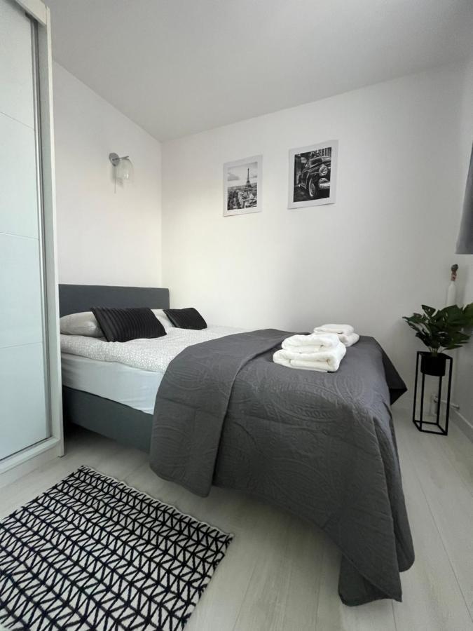 Ferienwohnung Warsaw Inside Solec With Private Parking Exterior foto